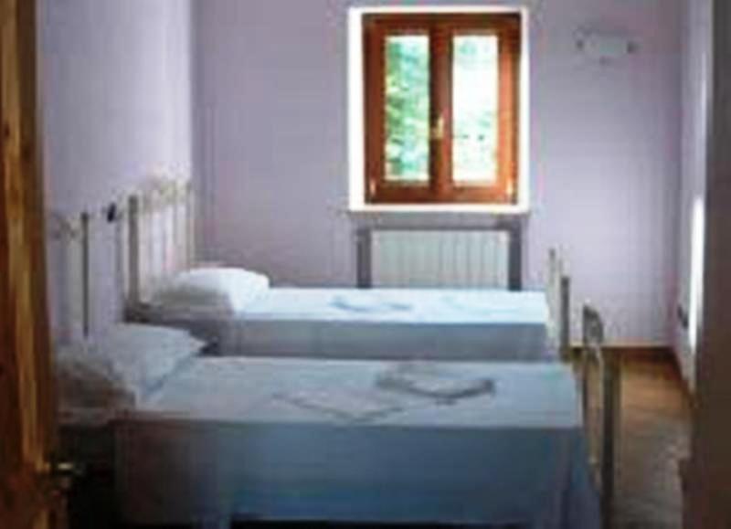 Locanda Dl'Angel Villar San Costanzo Quarto foto