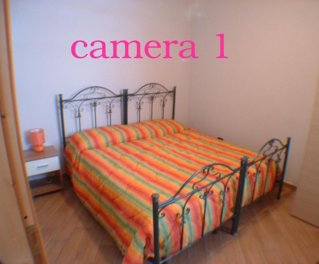 Locanda Dl'Angel Villar San Costanzo Quarto foto